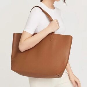 Cuyana classic leather tote in caramel leather
